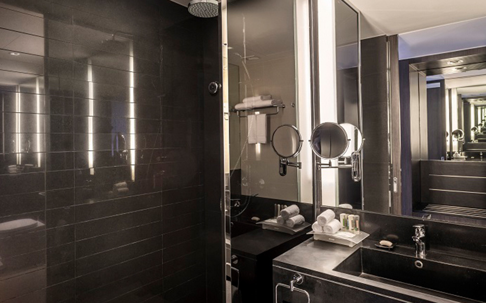 Deluxe and Premier Bathroom
