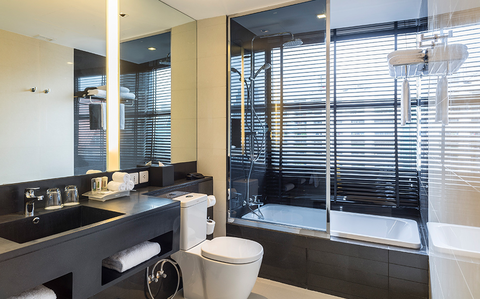 Executive Suite Bathroom